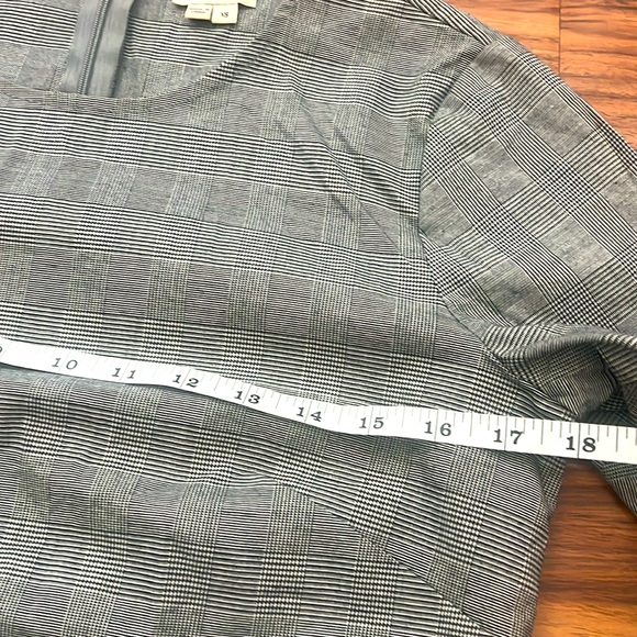 Houndstooth Blouse with exaggerated embroidered sleeve - Picture 9 of 14